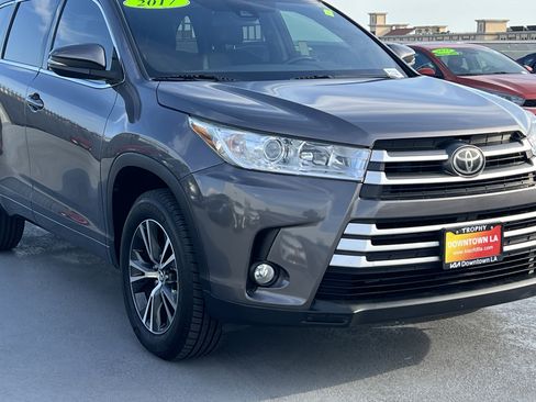 Used 2017 Toyota Highlander Plus image 11