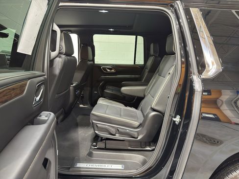 Used 2024 Chevrolet Suburban Premier image 10