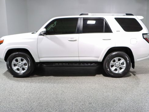 Used 2023 Toyota 4Runner SR5 Premium w/ Moonroof Package AWD/4WD image 10
