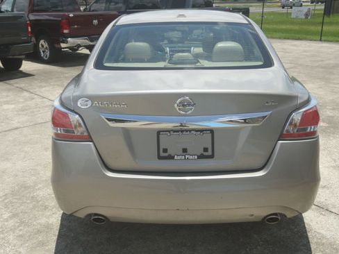 Used 2015 Nissan Altima 2.5 SL w/ Technology Package FWD image 4