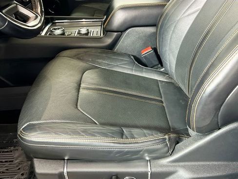 Used 2022 Ford Expedition Max Platinum image 28