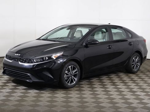 Used 2023 Kia Forte LXS w/ LXS Technology Package image 7