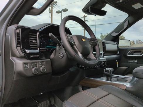 New 2026 Chevrolet Silverado 1500 High Country w/ High Country Premium Package AWD/4WD image 8