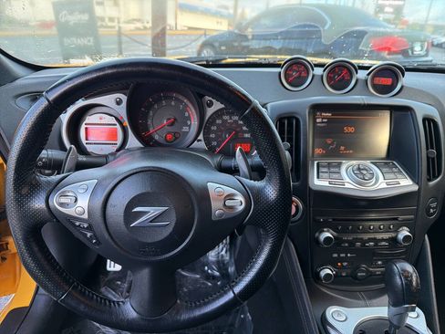 Used 2009 Nissan 370Z Touring w/ Sport Pkg image 17
