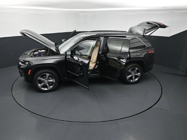 New 2026 Jeep Grand Cherokee Limited w/ Trailer Tow Package AWD/4WD image 27