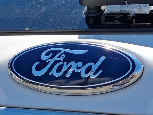 Used 2015 Ford Explorer XLT w/ Equipment Group 202A AWD/4WD image 29