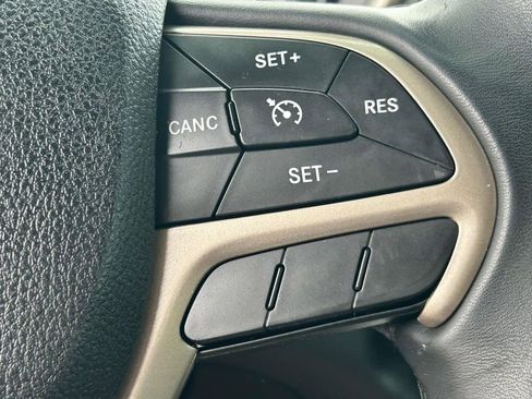 Used 2016 Jeep Cherokee Latitude AWD/4WD image 21