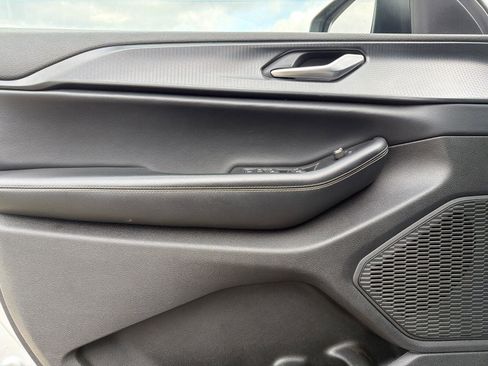 Used 2023 Jeep Grand Cherokee L Laredo image 12