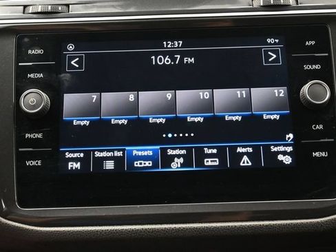 Used 2023 Volkswagen Tiguan SE AWD/4WD image 19