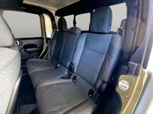 Used 2025 Jeep Gladiator Rubicon w/ Convenience Group AWD/4WD image 21