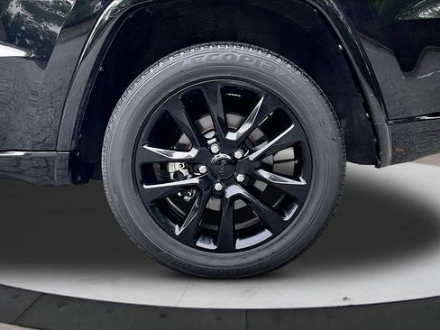 Used 2022 Jeep Grand Cherokee Laredo X AWD/4WD image 34
