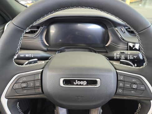 New 2026 Jeep Grand Cherokee Altitude image 12