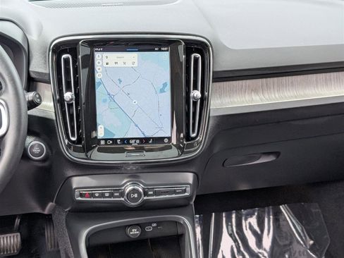 Used 2023 Volvo XC40 B5 Ultimate image 20