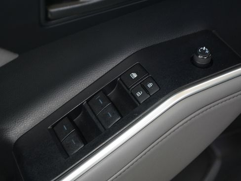 Used 2023 Toyota Highlander LE image 24