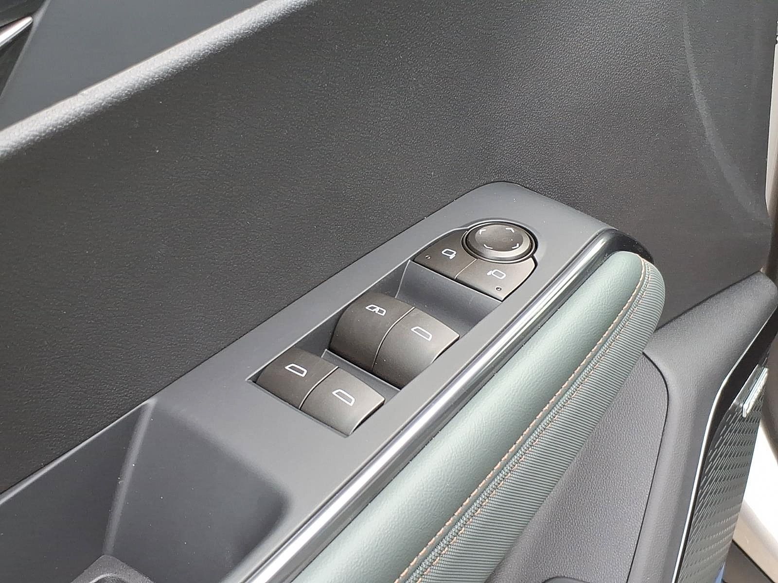 New 2027 GMC Acadia AT4 w/ Luxury Package AWD/4WD image 15