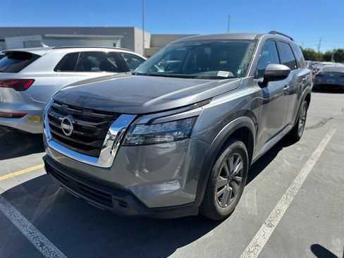 Used 2024 Nissan Pathfinder SV AWD/4WD image 3