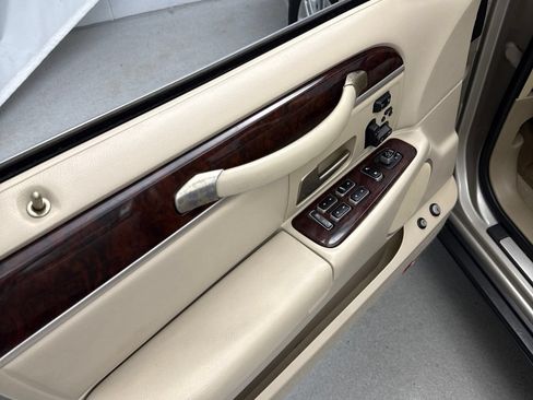 Used 2008 Lincoln Town Car Signature Limited RWD image 13