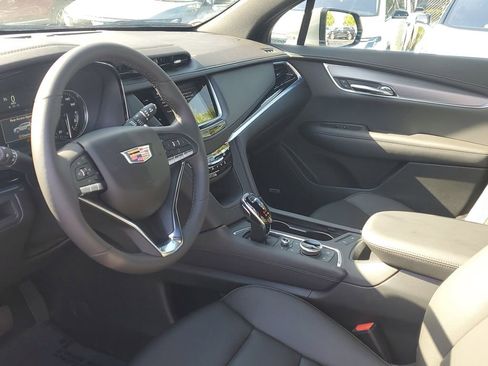 New 2025 Cadillac XT6 Luxury image 17