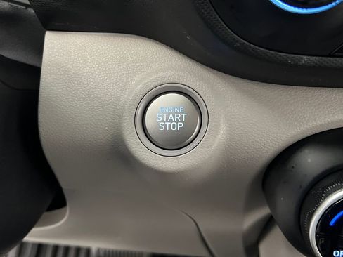 Used 2025 Hyundai Venue SEL FWD image 44