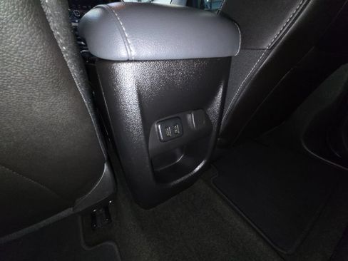 Used 2018 Chevrolet Colorado Z71 AWD/4WD image 34