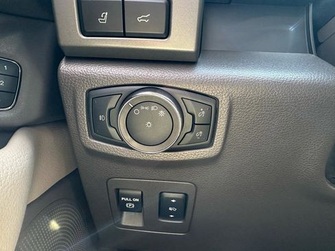 Used 2018 Ford Expedition XLT w/ Equipment Group 202A AWD/4WD image 11