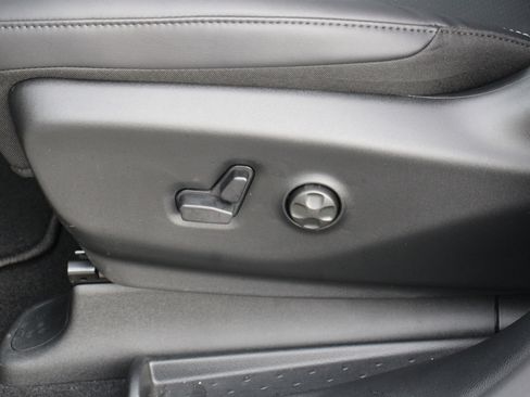 New 2026 Chrysler Pacifica Select image 5