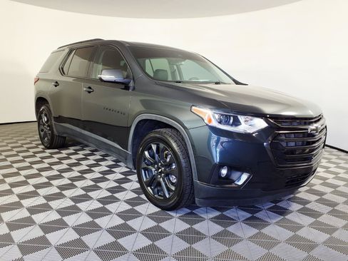 Used 2021 Chevrolet Traverse RS FWD image 3