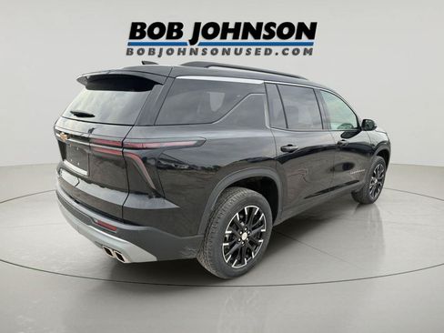 Used 2025 Chevrolet Traverse LT w/ Sun and Wheel Package AWD/4WD image 3