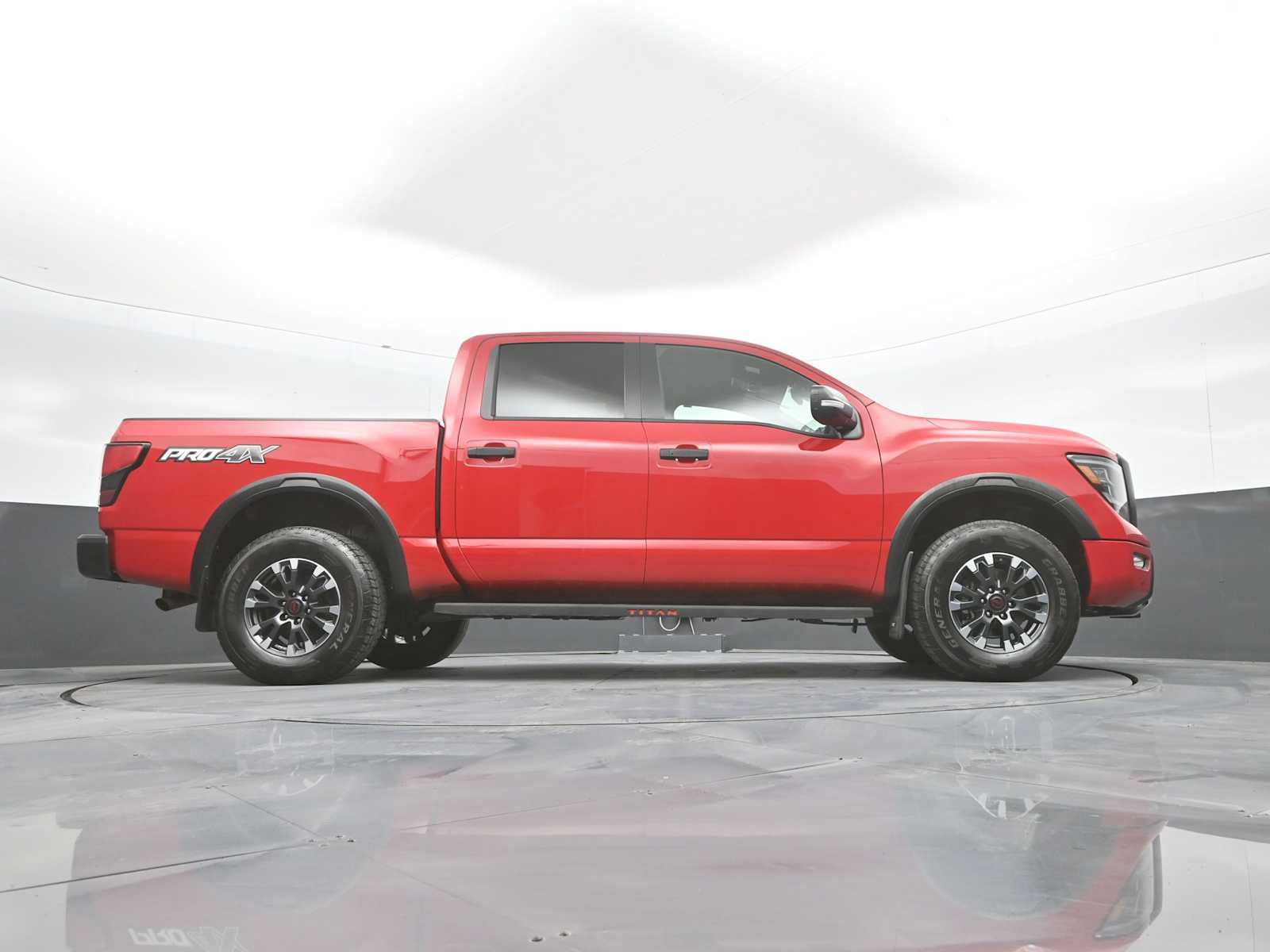 Used 2024 Nissan Titan PRO-4X w/ Pro-4x Convenience Package AWD/4WD image 42