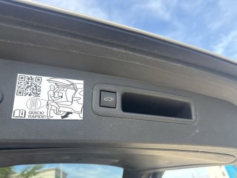 Used 2023 Toyota Highlander Limited image 9