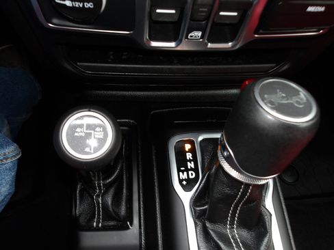 Used 2019 Jeep Wrangler Unlimited Sahara image 21