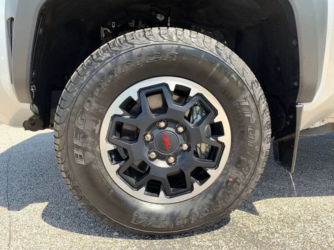 Used 2024 Toyota Tacoma TRD Off-Road AWD/4WD image 32