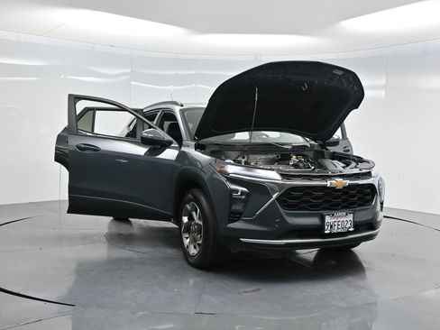 Used 2025 Chevrolet Trax LT w/ Driver Confidence Package FWD image 46
