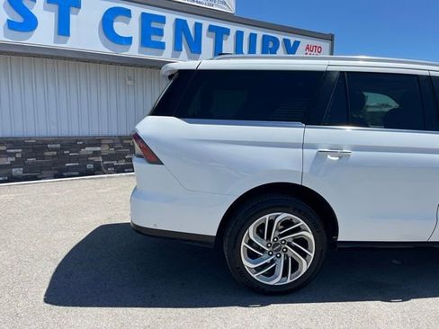 Used 2025 Lincoln Navigator Reserve AWD/4WD image 11