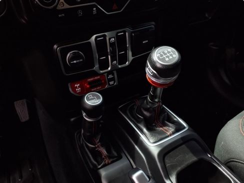 Used 2020 Jeep Gladiator Rubicon image 9