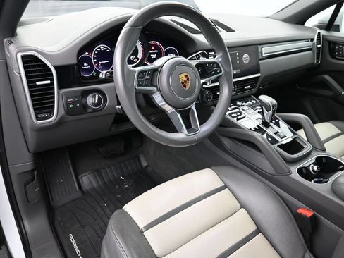 Certified 2022 Porsche Cayenne Platinum Edition AWD/4WD image 4