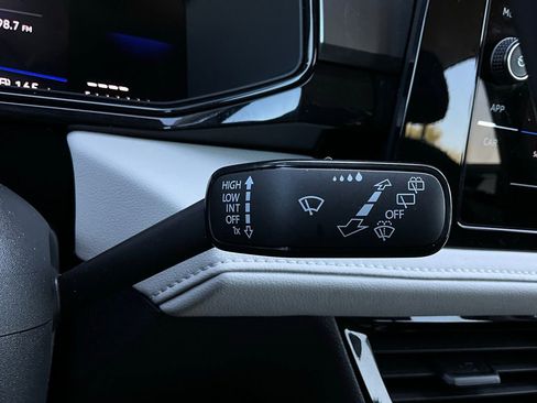 Used 2025 Volkswagen Taos S image 33