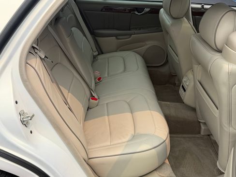 Used 2005 Cadillac De Ville w/ Limited Edition Package FWD image 21