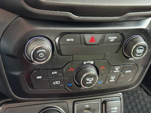 Used 2019 Jeep Renegade Trailhawk w/ UConnect 8.4 Nav Group AWD/4WD image 31