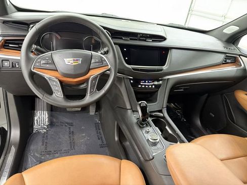 Certified 2025 Cadillac XT5 Premium Luxury w/ LPO, Floor Liner Package AWD/4WD image 22