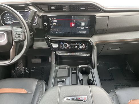 Used 2024 GMC Sierra 2500 AT4 w/ AT4 Premium Plus Package AWD/4WD image 14