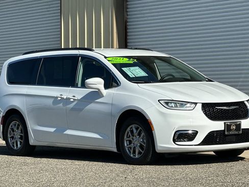 Used 2021 Chrysler Pacifica Touring FWD image 8