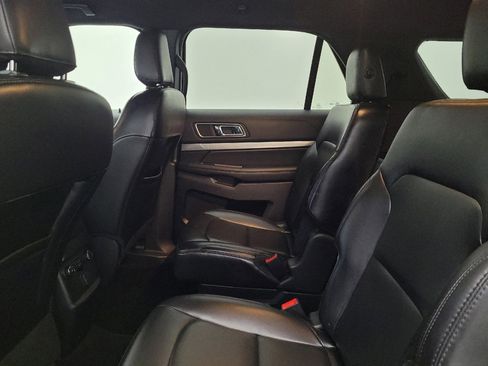 Used 2019 Ford Explorer XLT w/ Equipment Group 202A FWD image 18