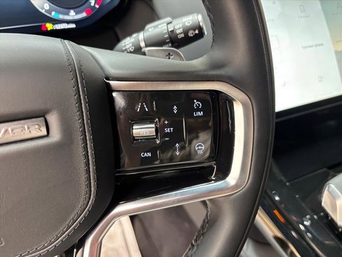 Used 2025 Land Rover Range Rover Sport SE image 19