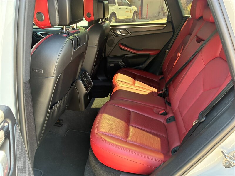 Used 2021 Porsche Macan GTS AWD/4WD image 3