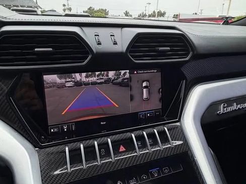 Used 2020 Lamborghini Urus AWD/4WD image 11