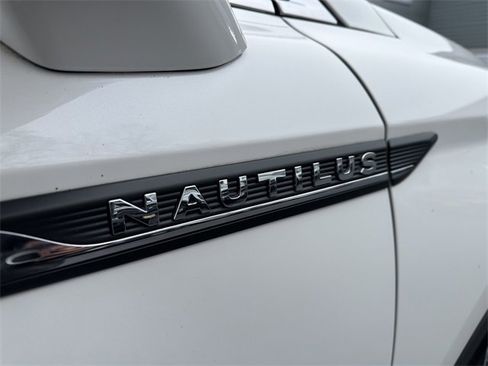 Certified 2022 Lincoln Nautilus Reserve image 45