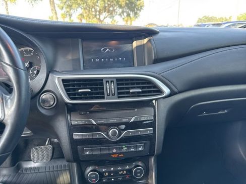 Used 2018 INFINITI QX30 Premium w/ Navigation Package image 25