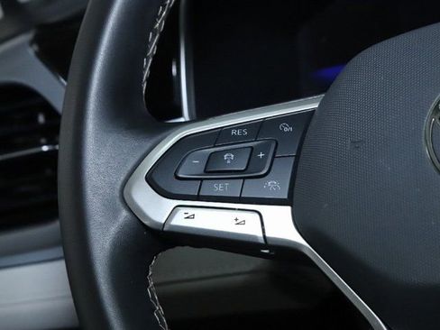 Used 2025 Volkswagen Taos SE image 24