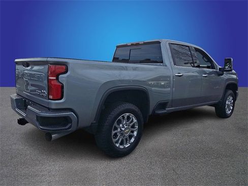 Used 2025 Chevrolet Silverado 2500 LTZ w/ LTZ Plus Package image 4